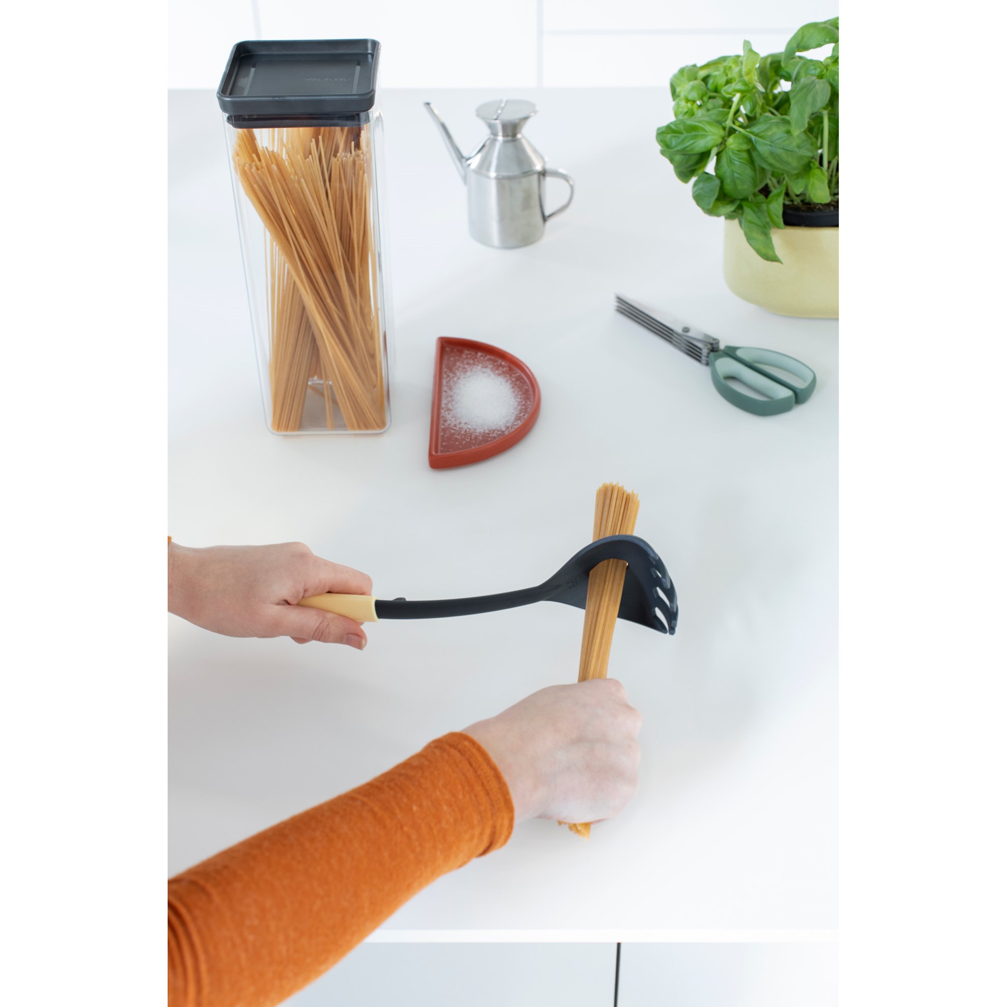 Plastová dóza Brabantia SQUARE 2,5l tmavě šedá_2