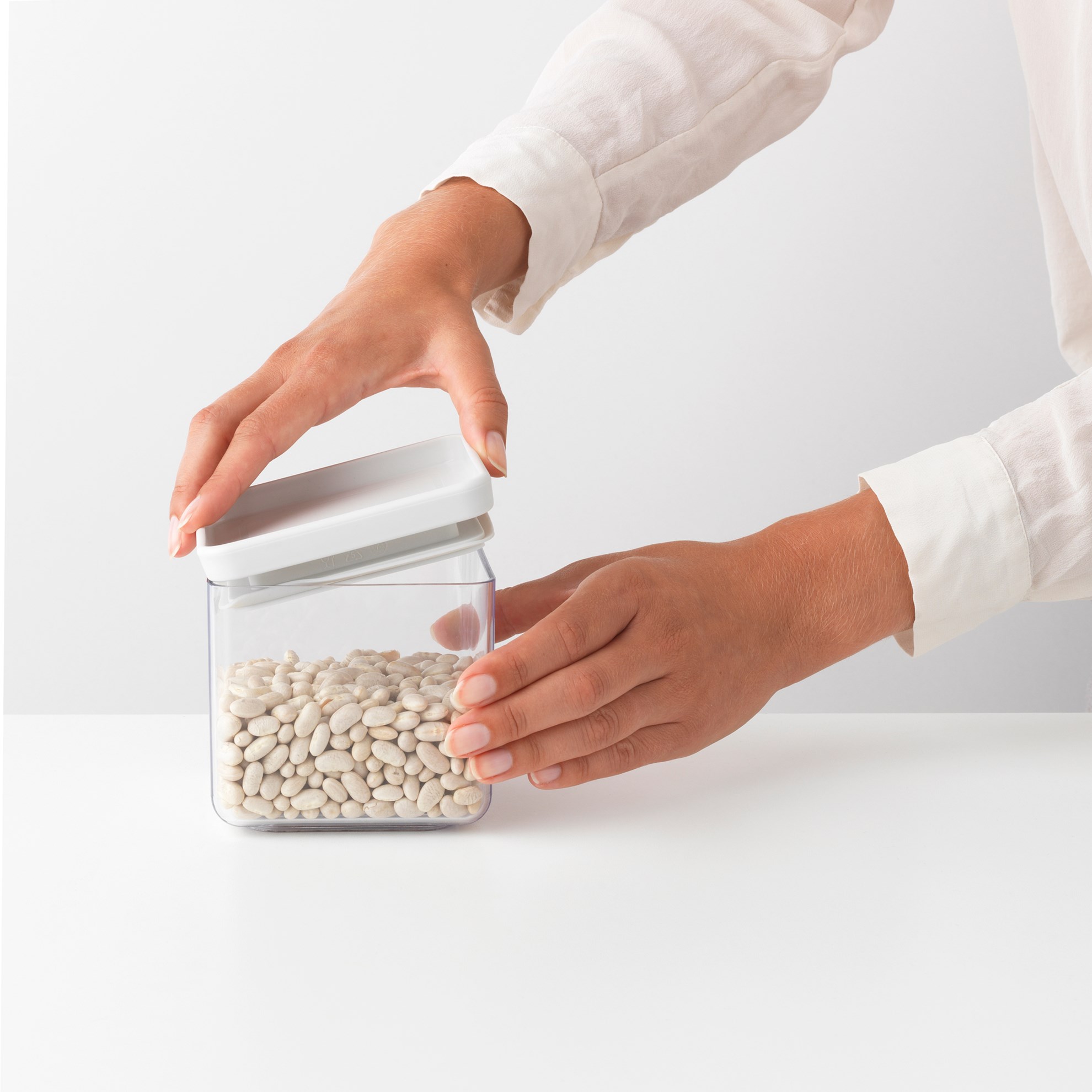 Plastová dóza Brabantia SQUARE 700ml světle šedá_4