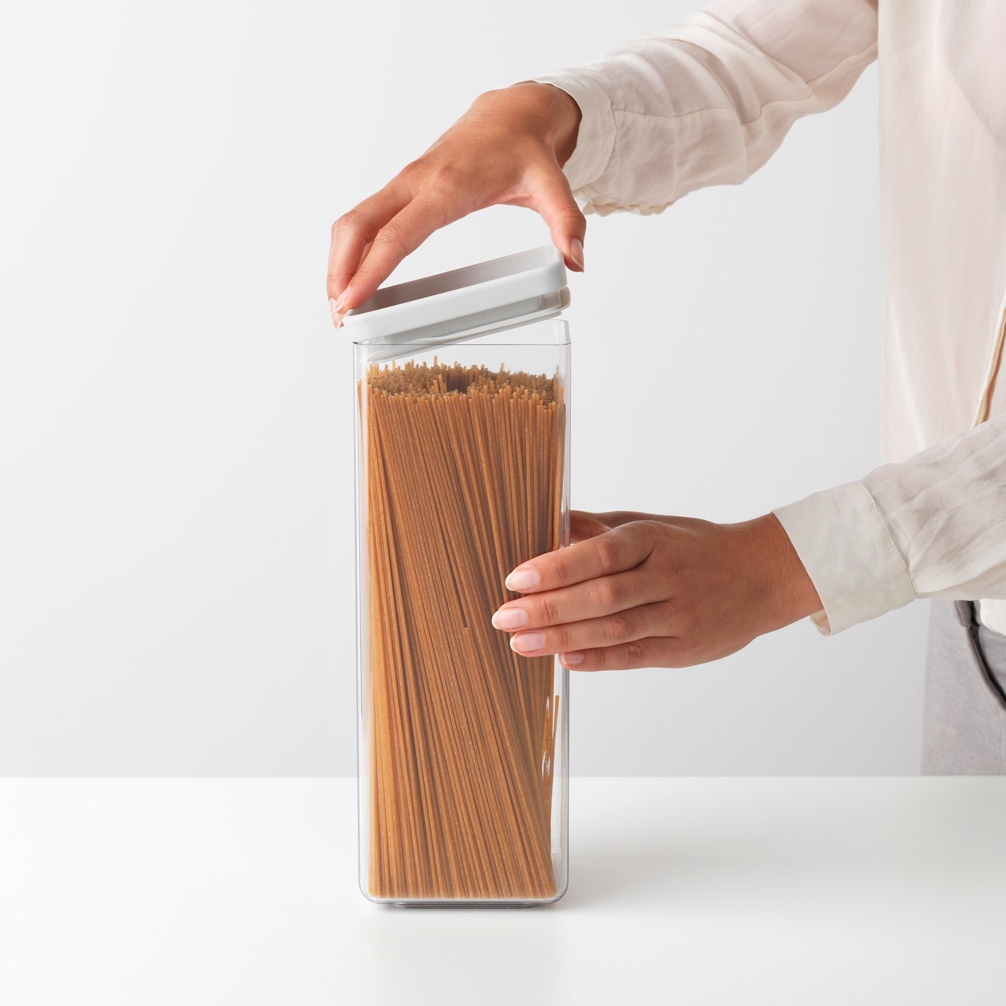 Plastová dóza Brabantia SQUARE 2,5l světle šedá_2