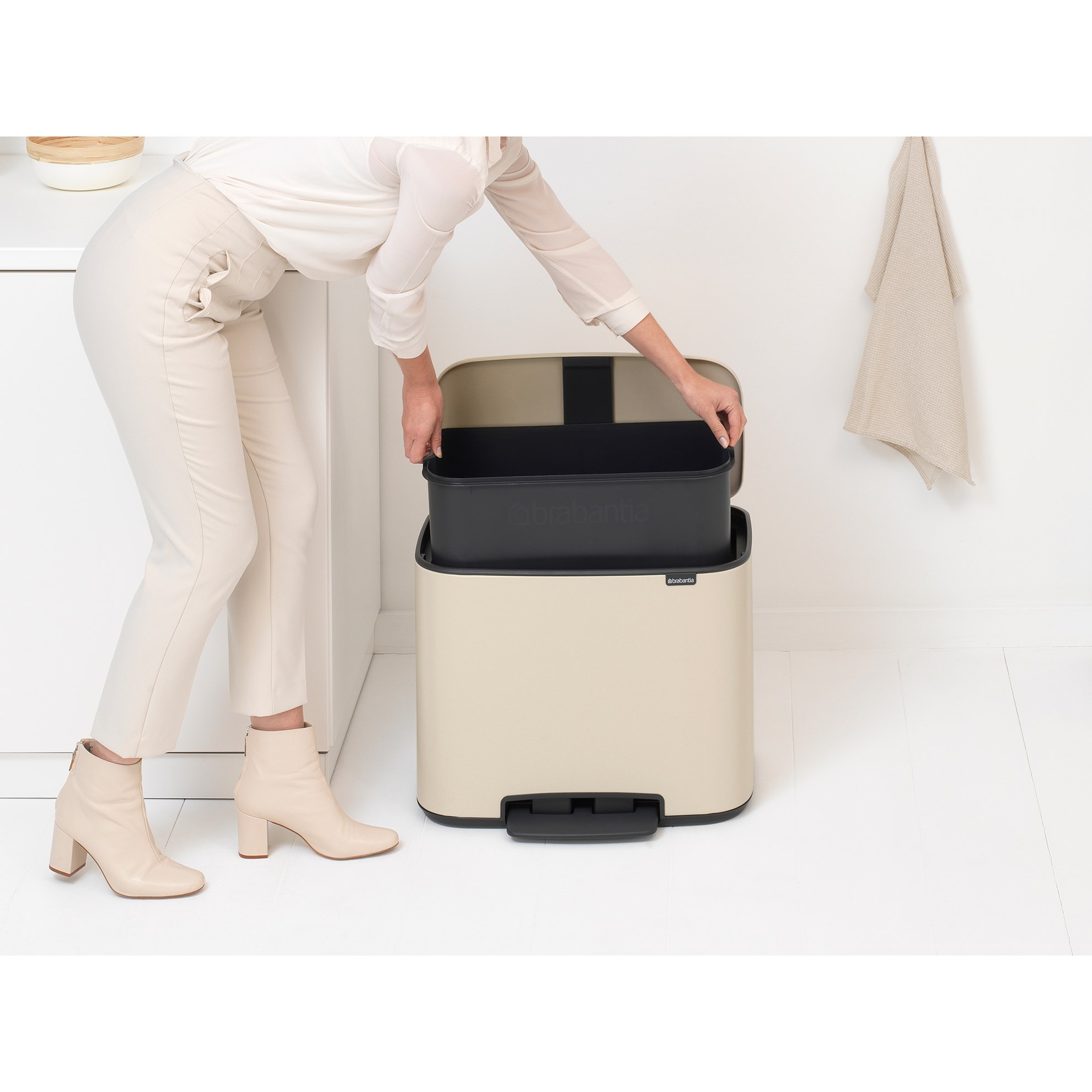 Pedálový odpadkový koš Brabantia BO 36l béžový_1