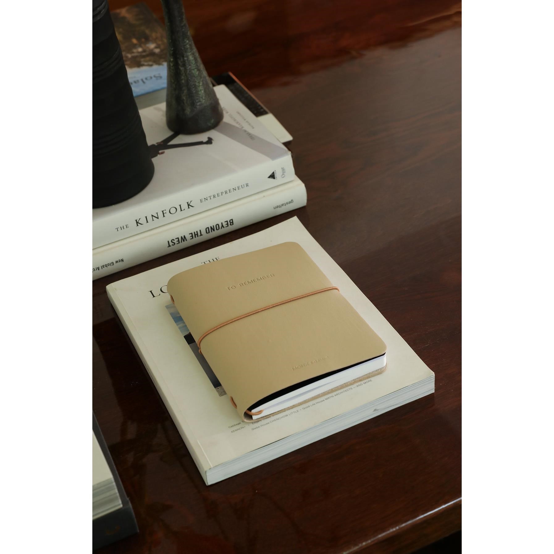 Poznámkový byt Monk & Anna M, veganská kůže, sand_0