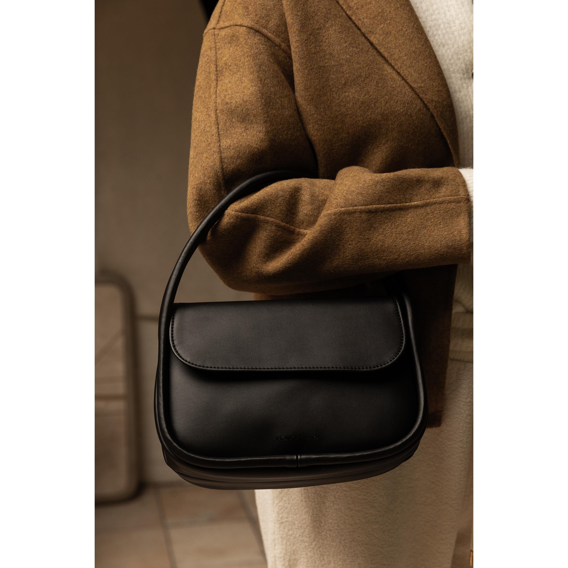 Příruční kabelka Monk & Anna Masaki black_1