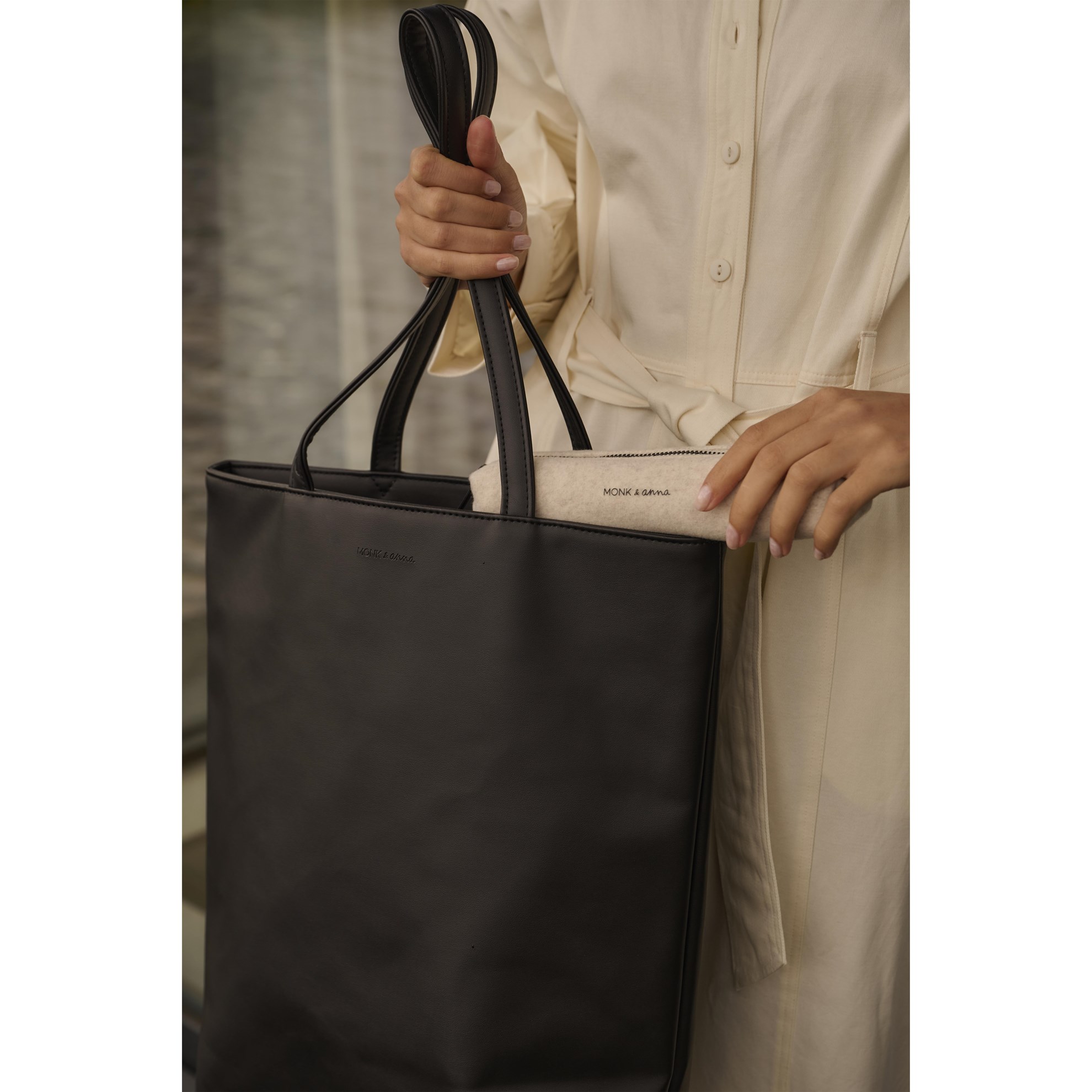 Kabelka / taška přes rameno Monk & Anna MERIAN black_3