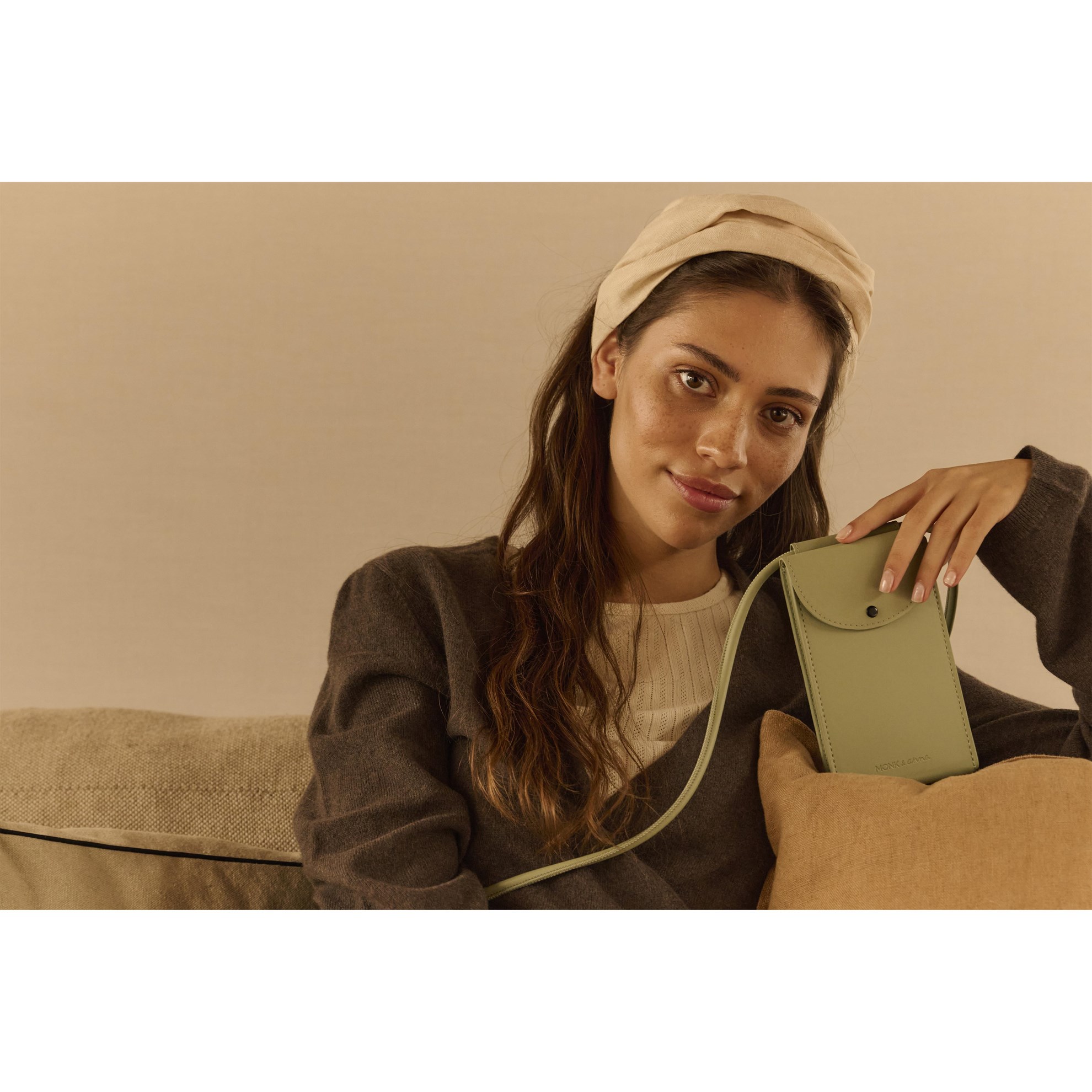 Pouzdro na telefon Monk & Anna peridot_1