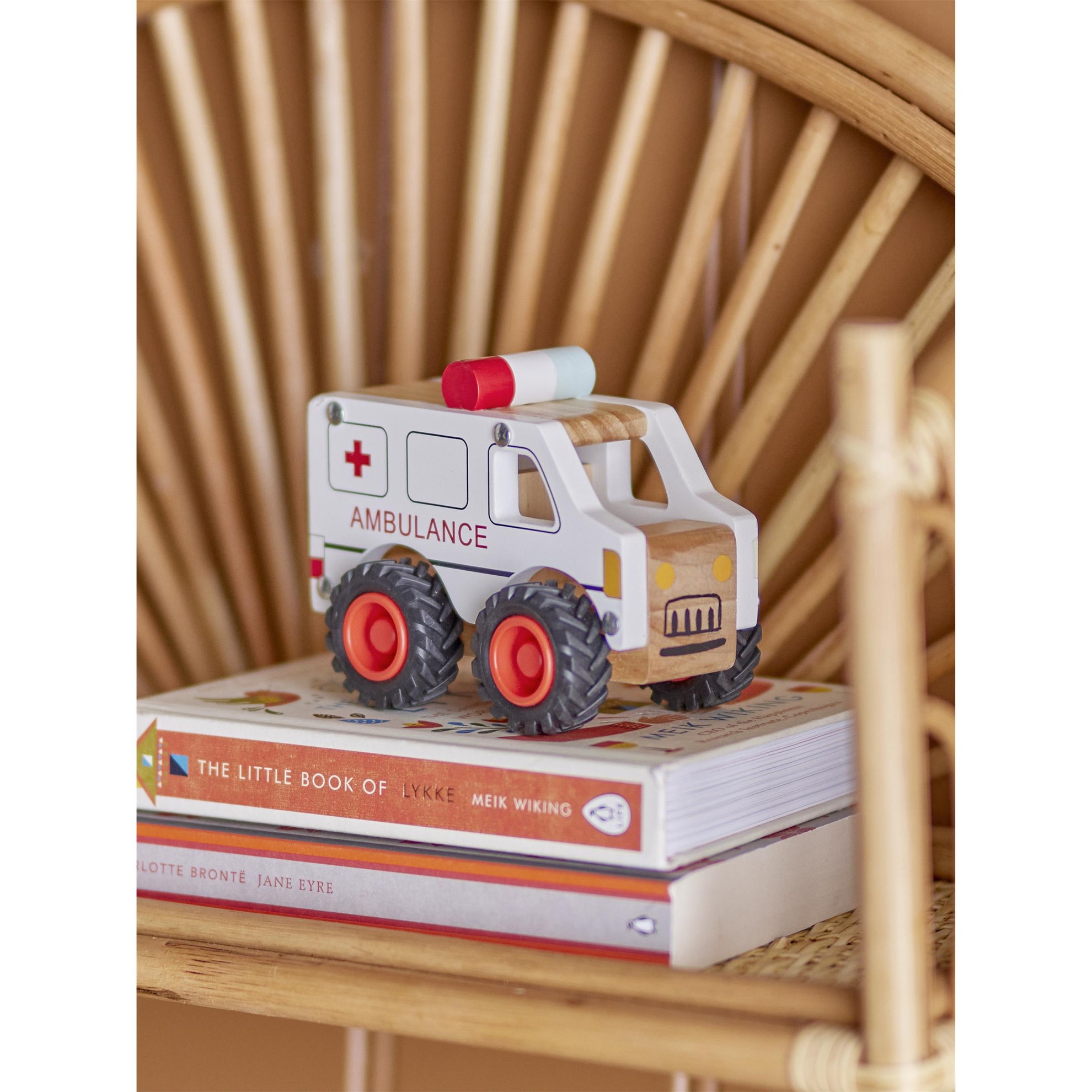 Dřevěné autíčko sanitka VITO 13x10cm bílá_0