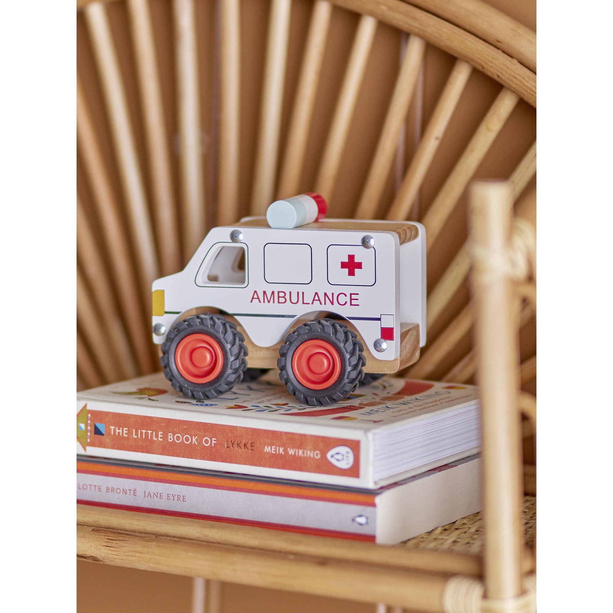 Dřevěné autíčko sanitka VITO 13x10cm bílá_1