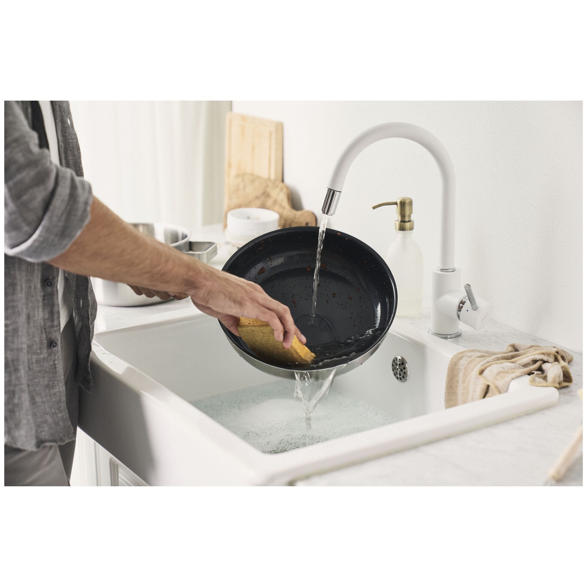 Nerezová pánev ZWILLING PURE 20cm s keramickým povrchem stříbrná_1