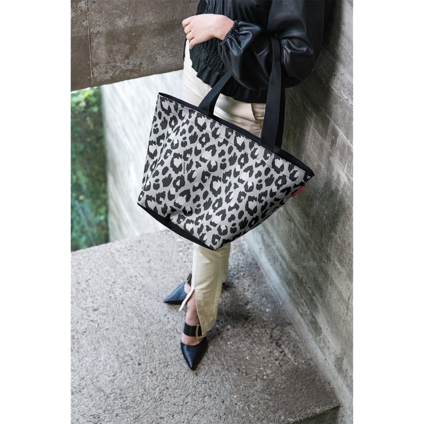 Taška přes rameno Reisenthel Shopper M leo nero_2