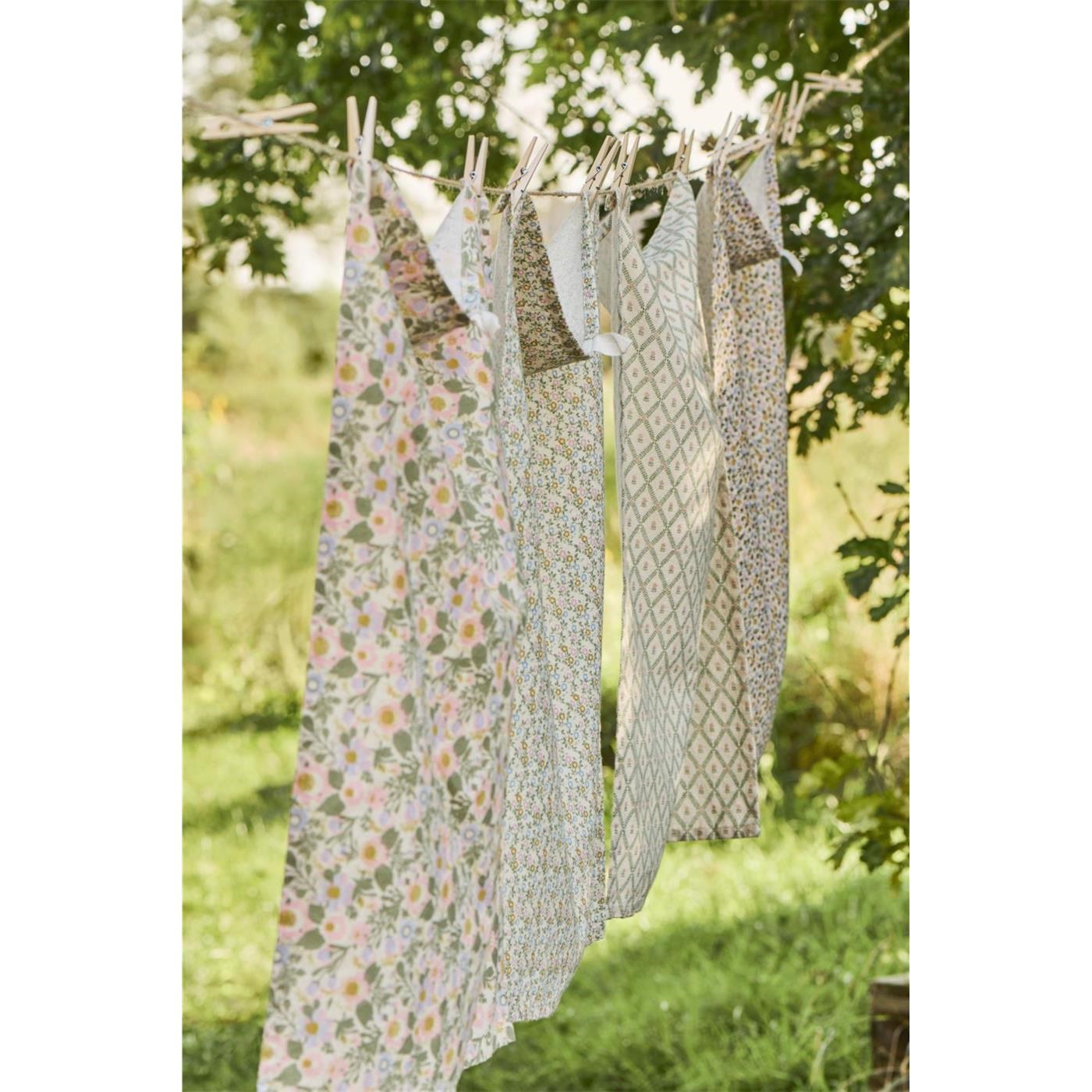 Utěrka Bella Ib Laursen zelené lístečky s květinami_1