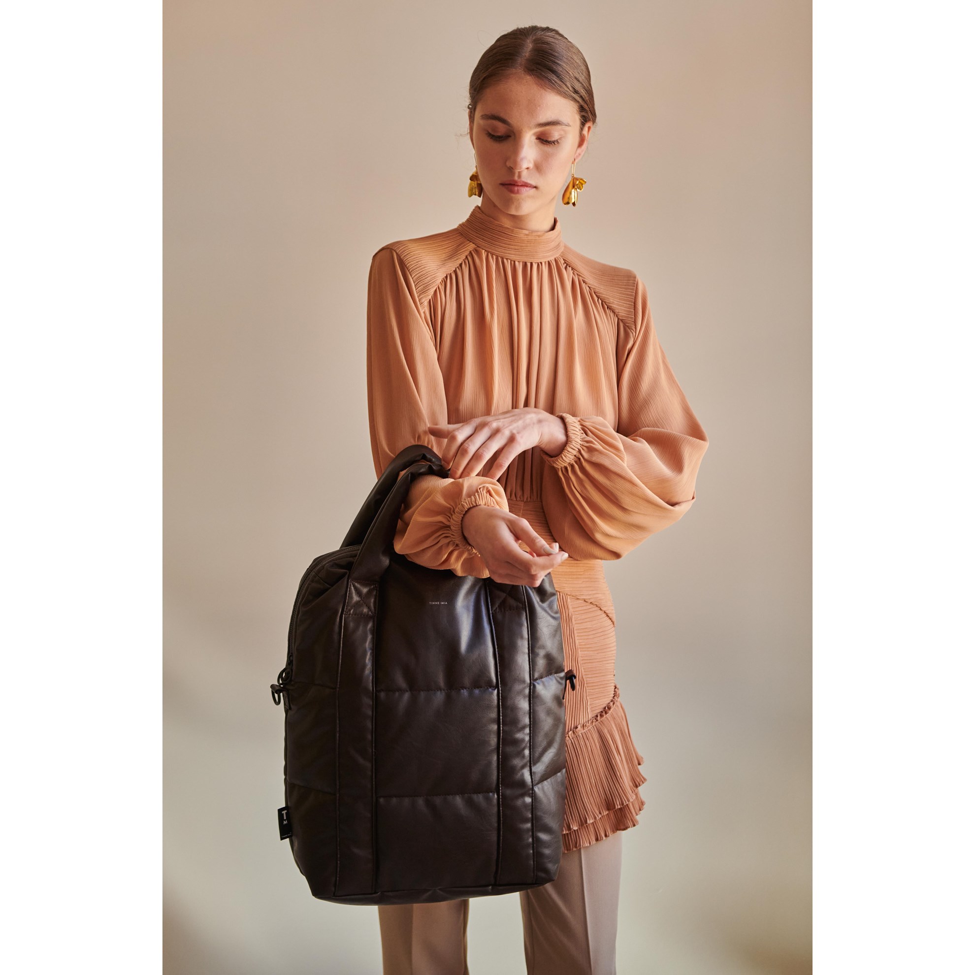 Prošívaná taška na notebook Tinne + Mia JULES seal brown_1