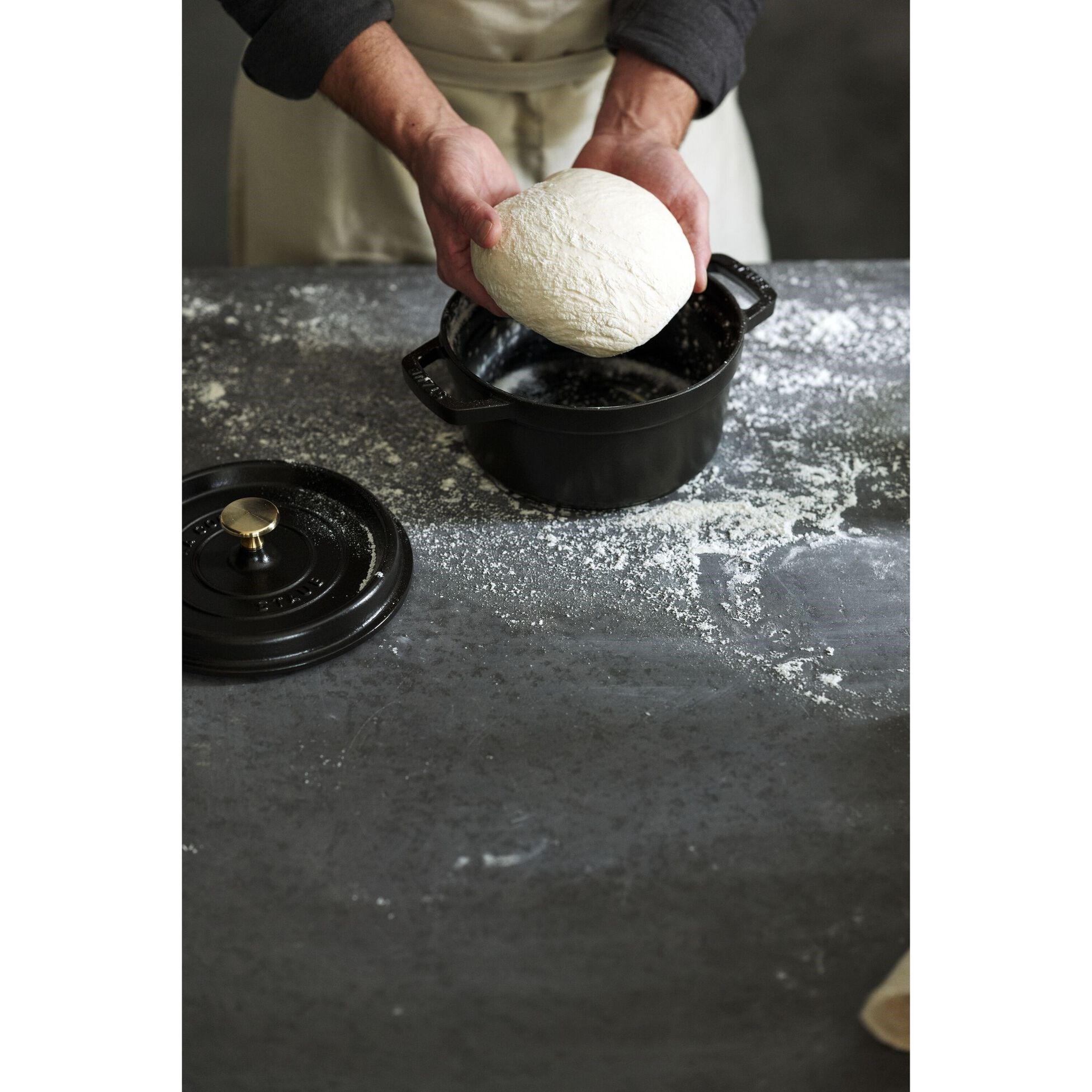Hrnec STAUB  kulatý 22cm černý 2,6l_4