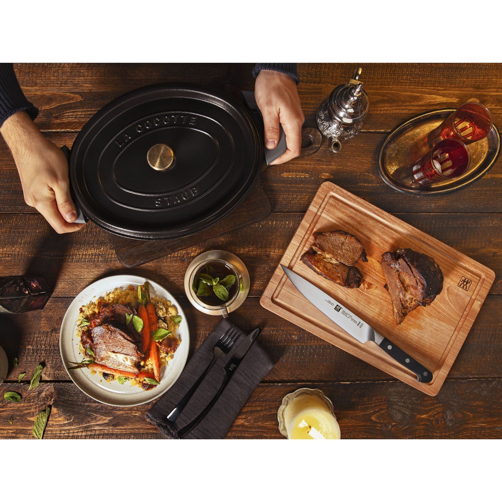 Hrnec STAUB  oválný 33cm černý 6,7l_0