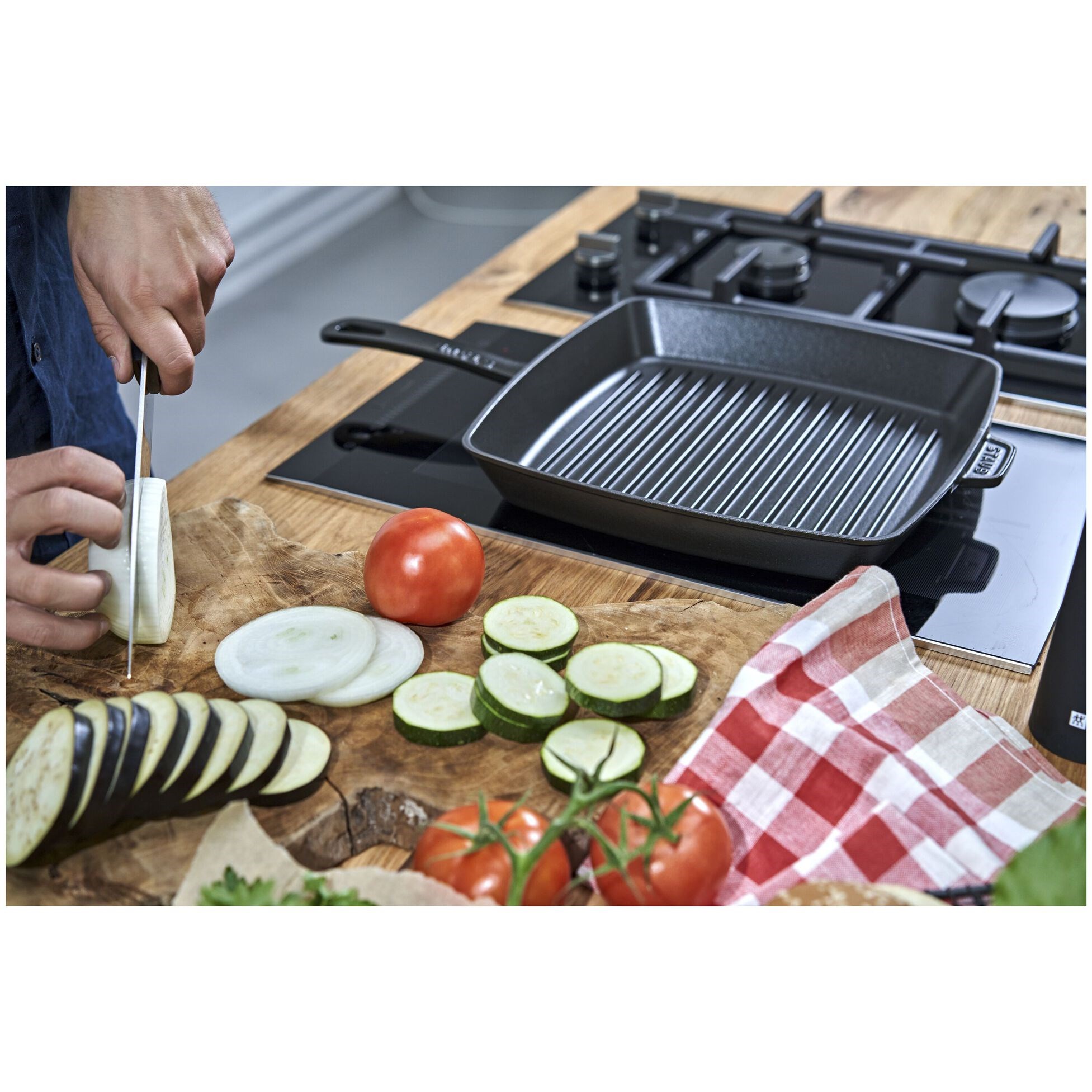 Grilovací pánev STAUB 30x30cm černá 2,9l_2
