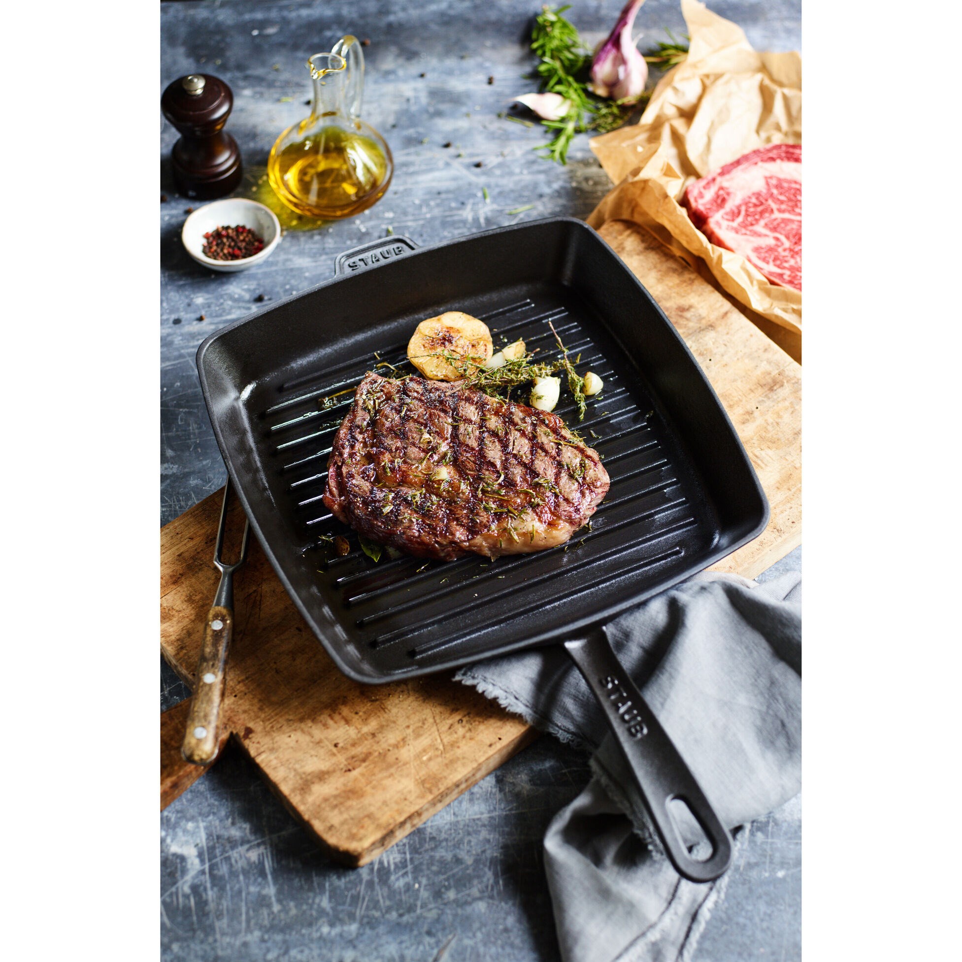 Grilovací pánev STAUB 30x30cm šedá 2,9l_4
