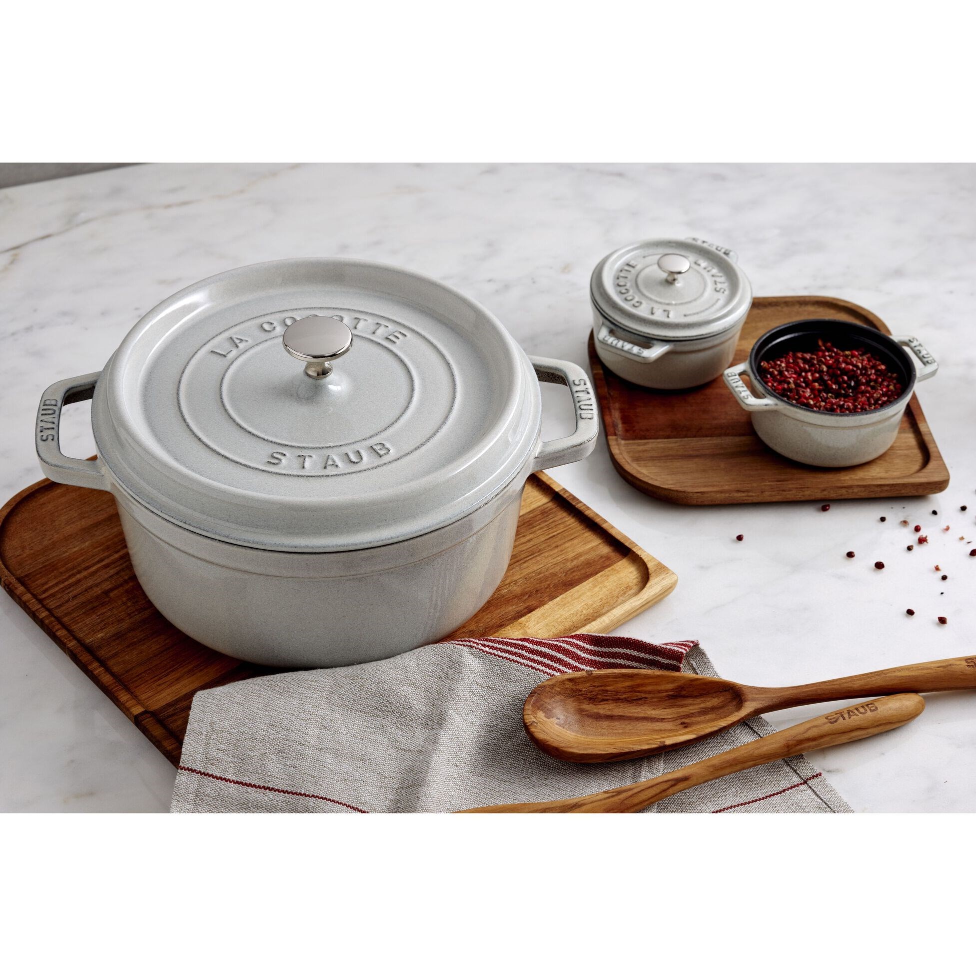 Hrnec STAUB  kulatý 24cm bílý lanýž 3,8l_2