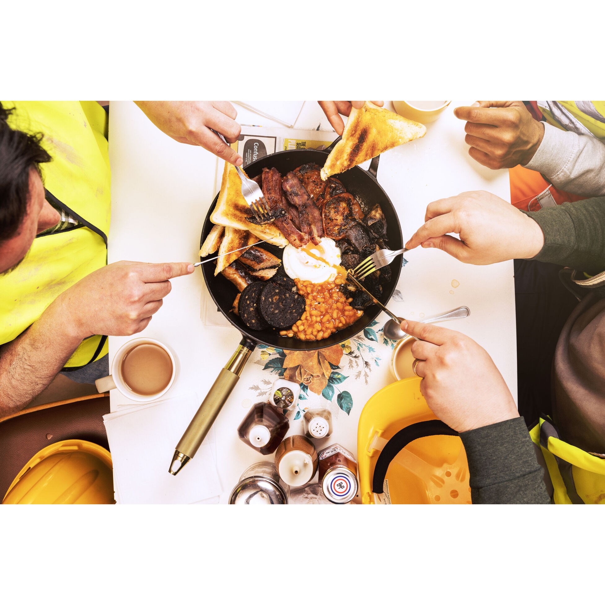 Litinová pánev STAUB Buster 28 cm mosazná rukojeť_3