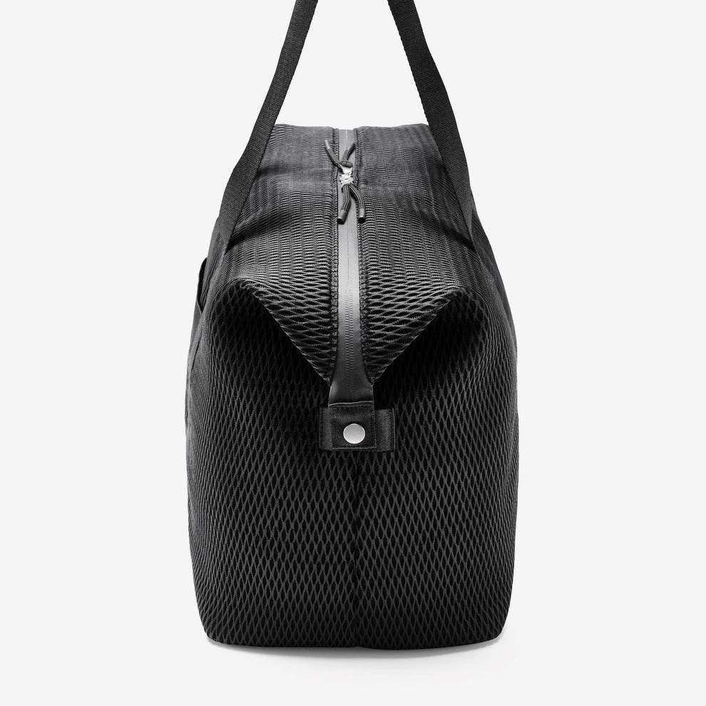 Sportovní taška Reisenthel Extralite Weekender L mesh black_3