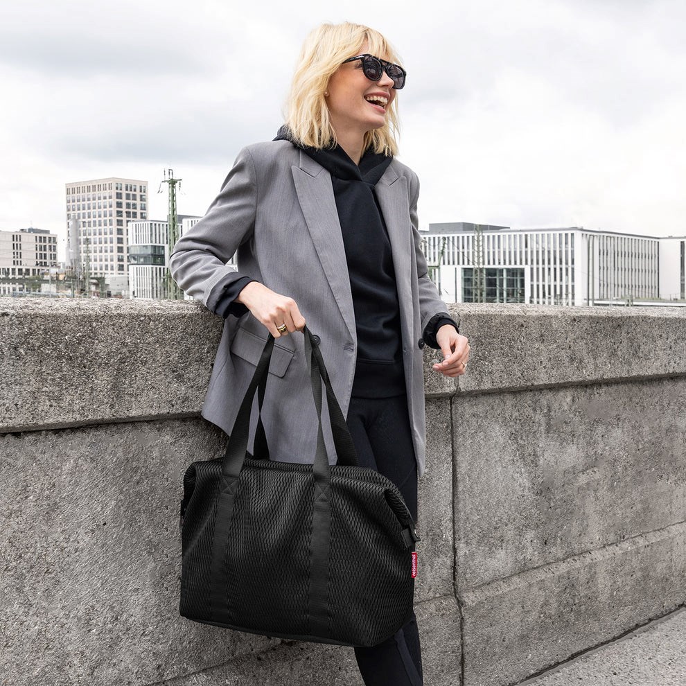 Sportovní taška Reisenthel Extralite Weekender M mesh black_3