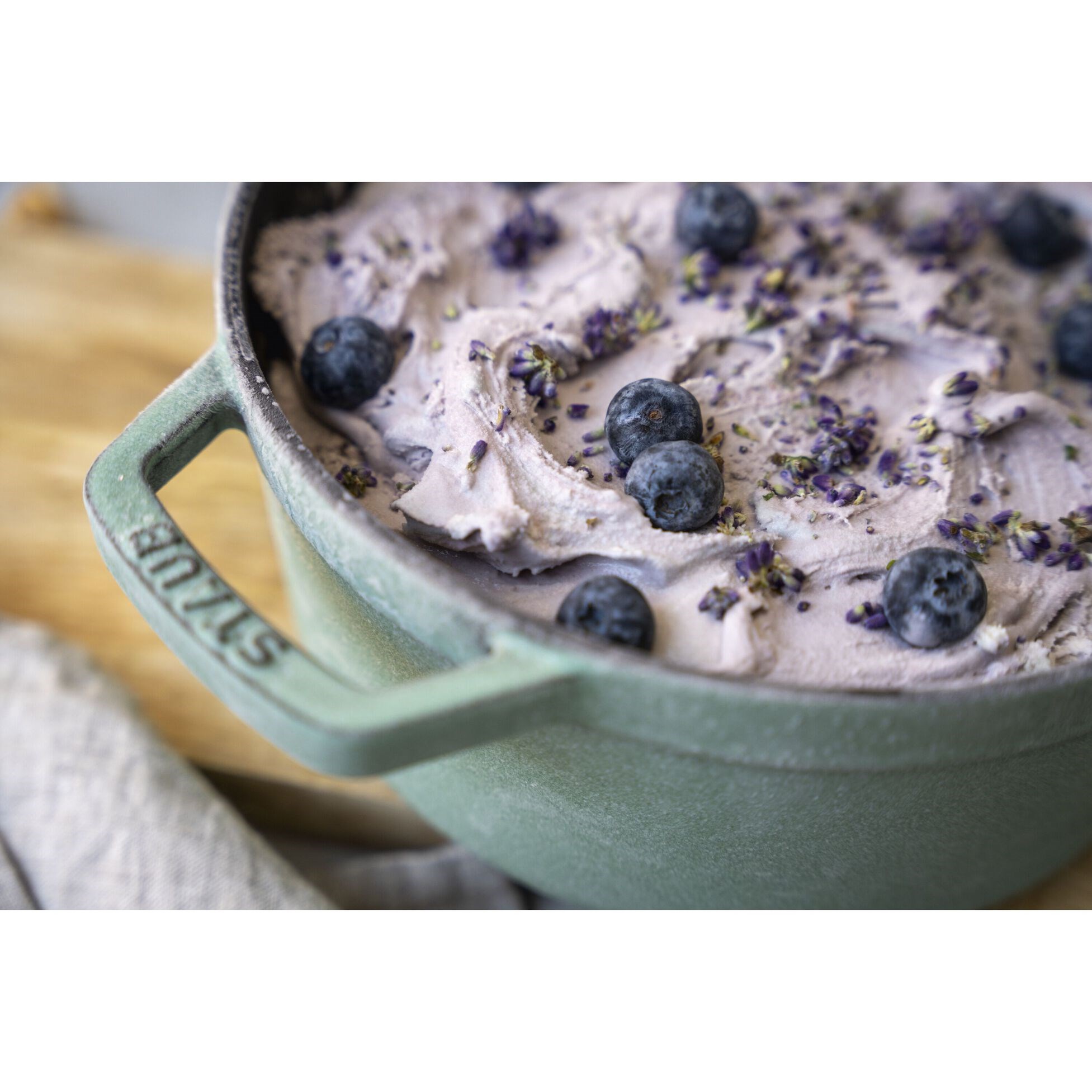 Hrnec STAUB kulatý 24 cm šalvějově zelený 3,8l_5