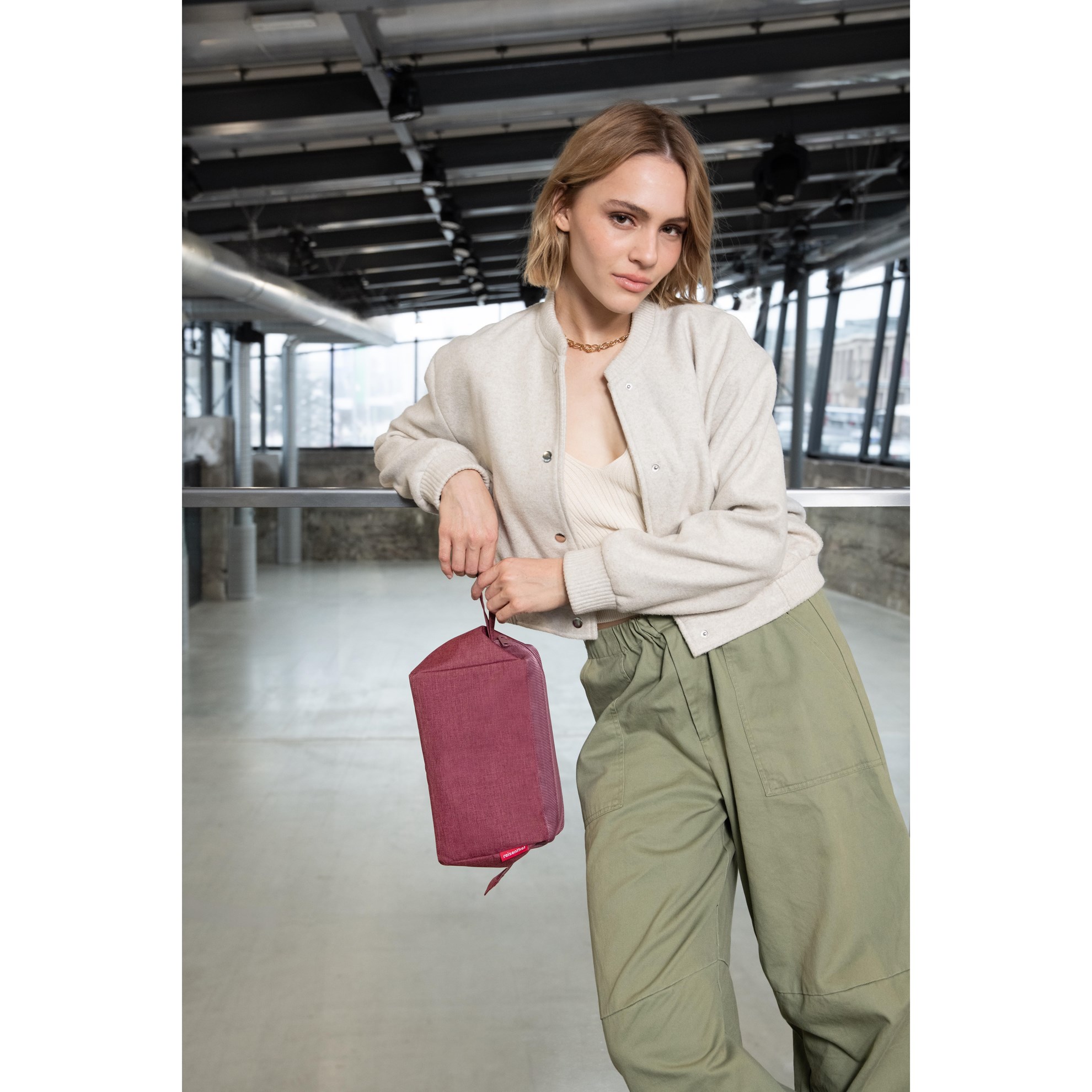 Kosmetická taška Reisenthel Travelcosmetic twist maroon_1