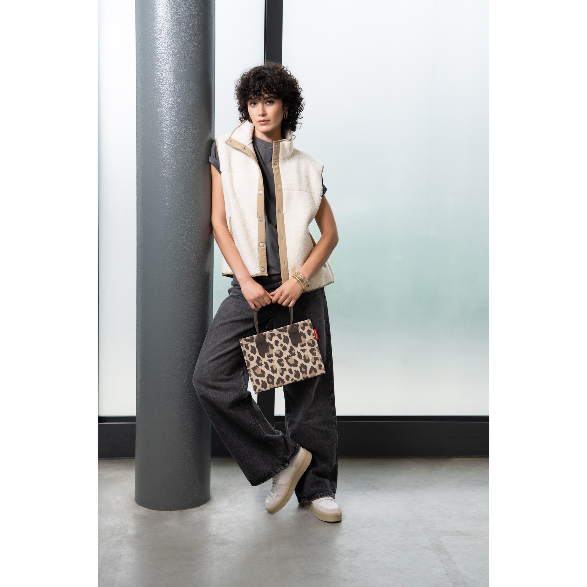 Taška přes rameno Reisenthel Daily Shopper XS leo macchiato_3