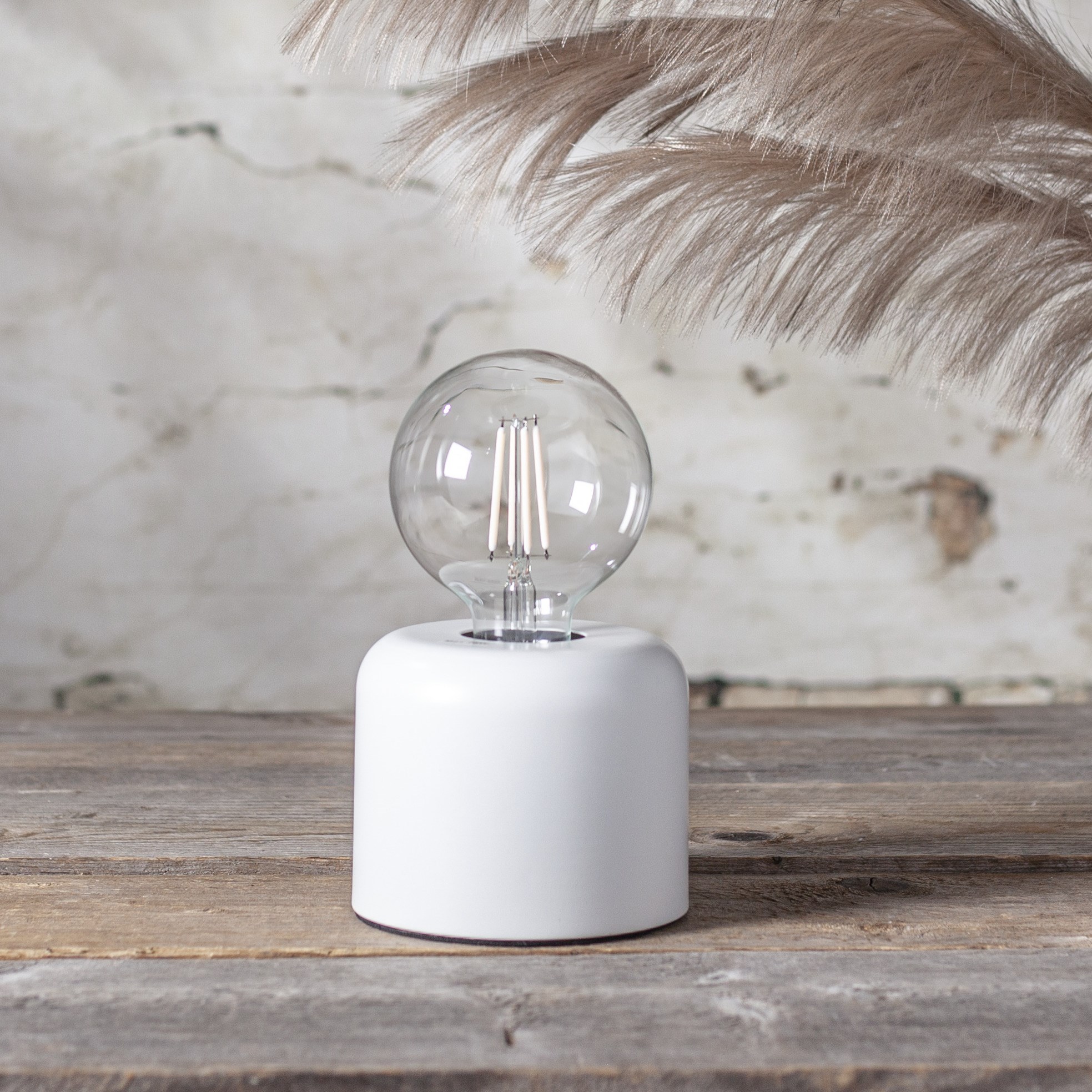 LED žárovka s vláknem E27 stmívatelná 806lm, 2700K_0