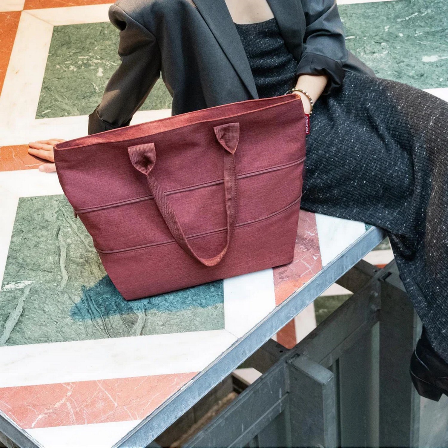 Chytrá taška přes rameno Reisenthel Shopper e1 twist maroon_0