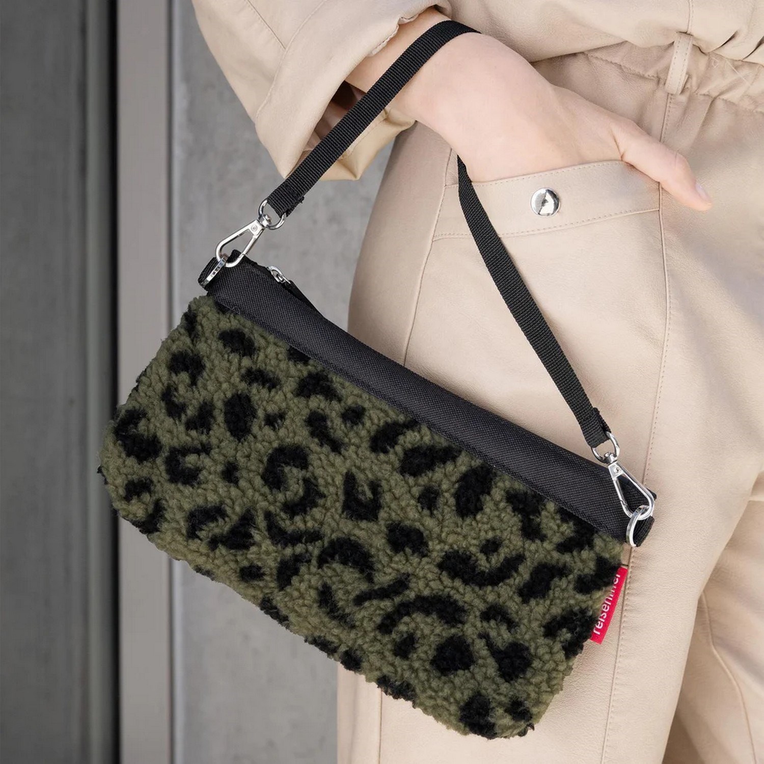 Psaníčko / pouzdro Reisenthel Mini Pouch teddy leo olive_0