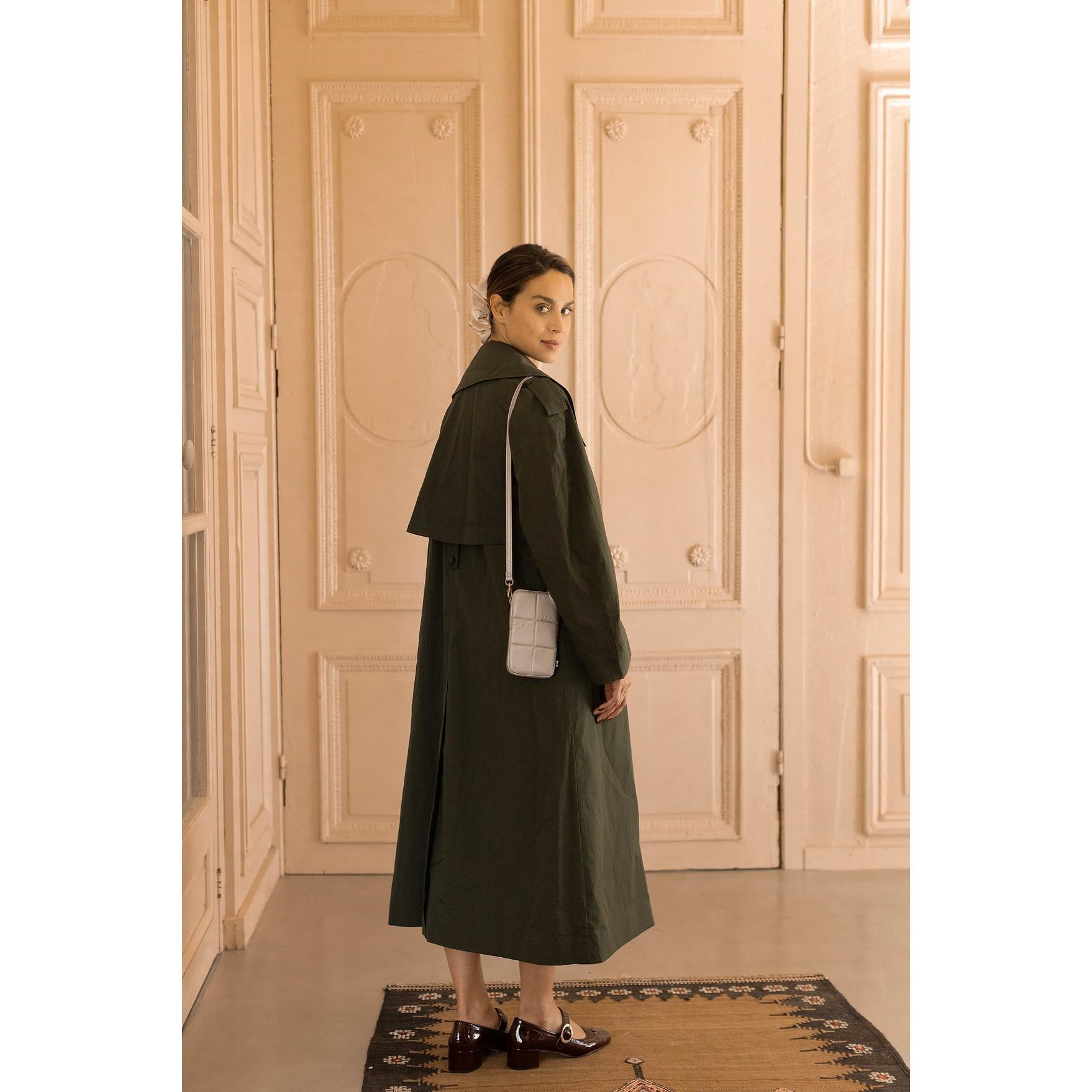 Prošívané pouzdro na telefon Tinne + Mia LUCE greige gold_0