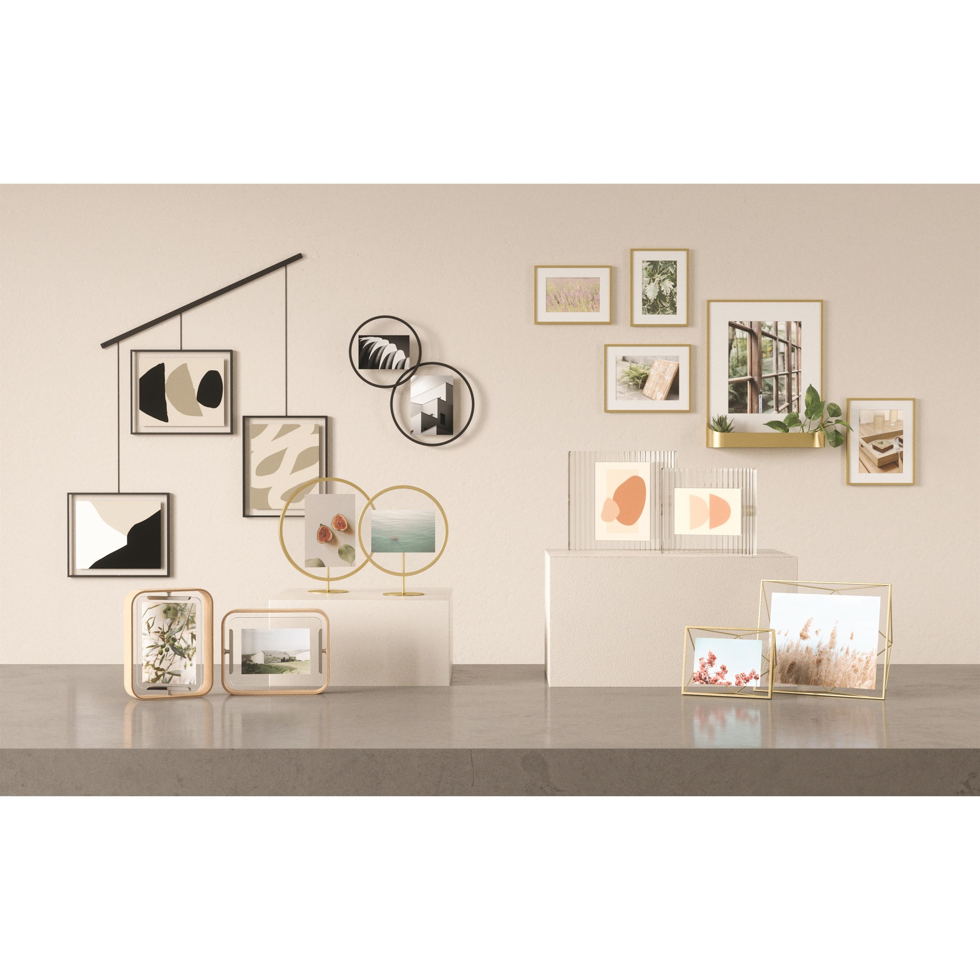 Fotorámeček Umbra PRISMA 20x25cm mosaz_7