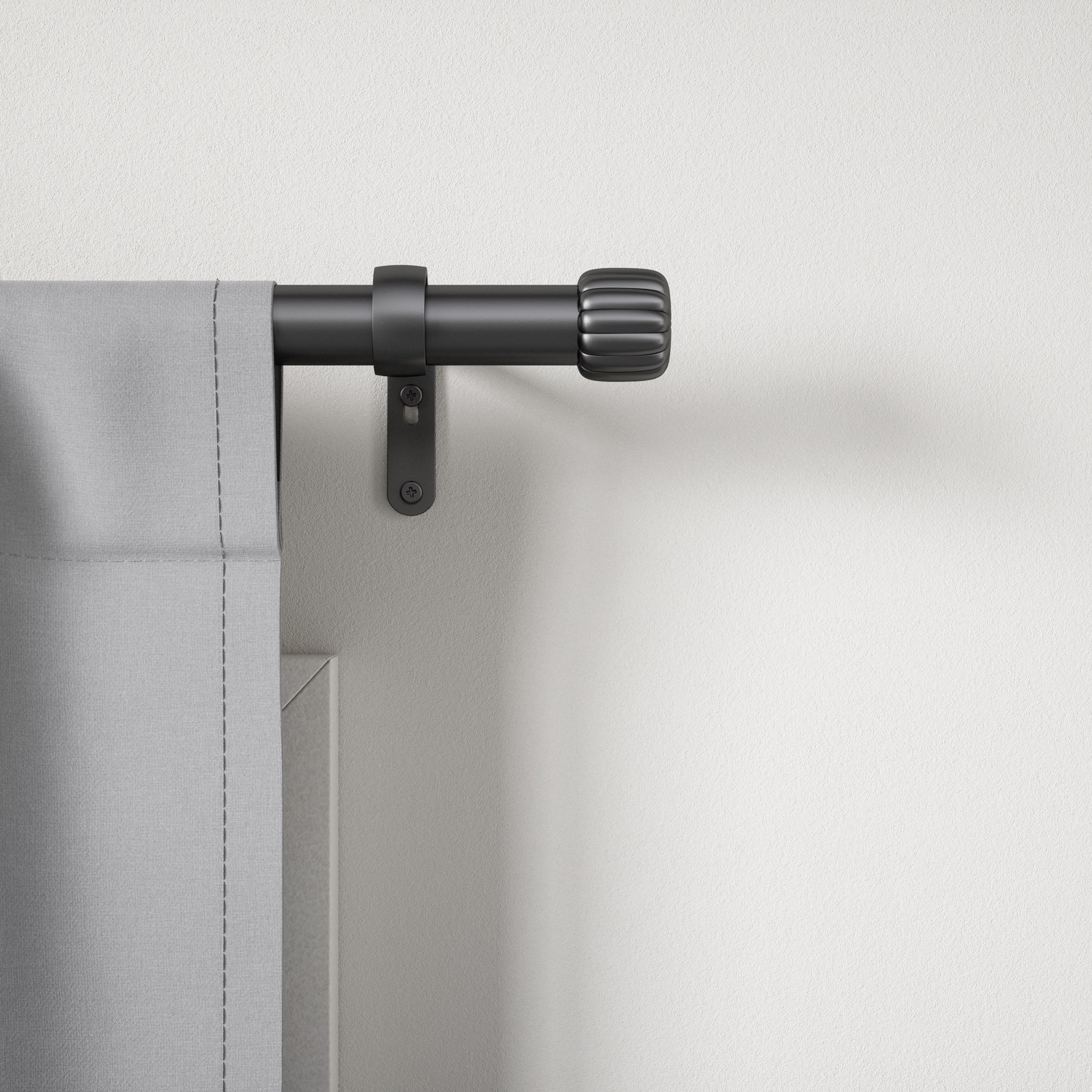 Rozšířitelná garnýž Umbra CLEO 168-305cm černá matná_1