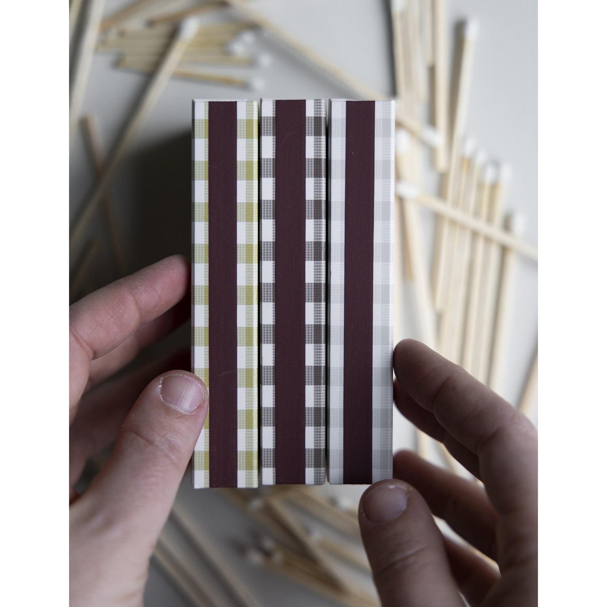 Dekorační zápalky RUTAN velké žluté káro_3