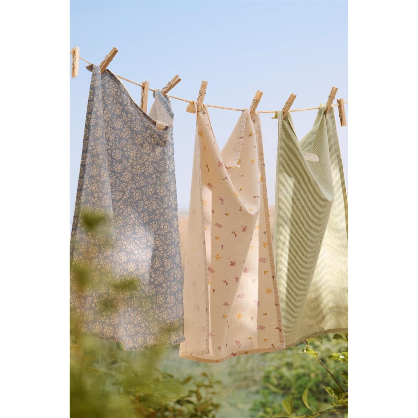 Kuchyňská utěrka Ofelia Ib Laursen přírodní se světle růžovými a žlutými květy a motýly_0