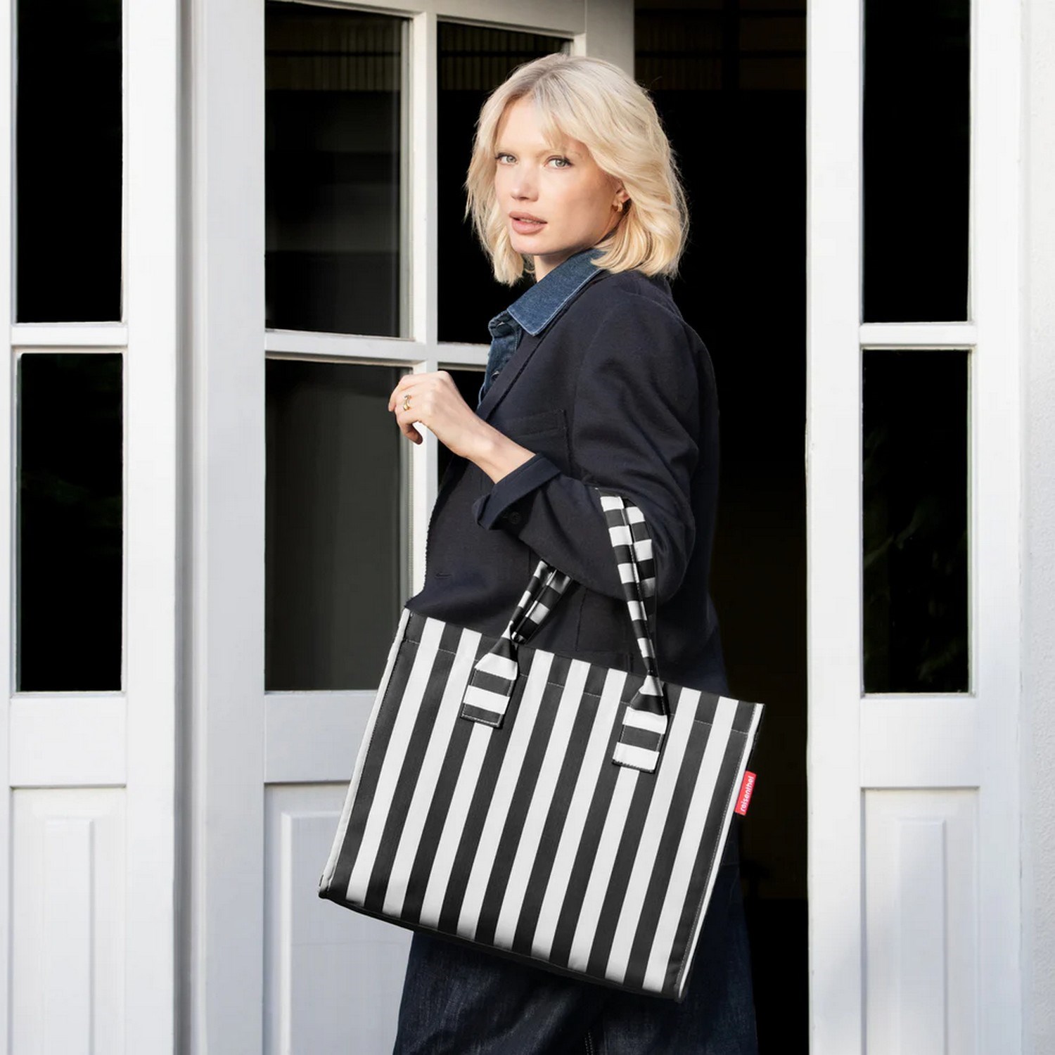 Taška přes rameno Reisenthel Daily Shopper summerstripes black_2