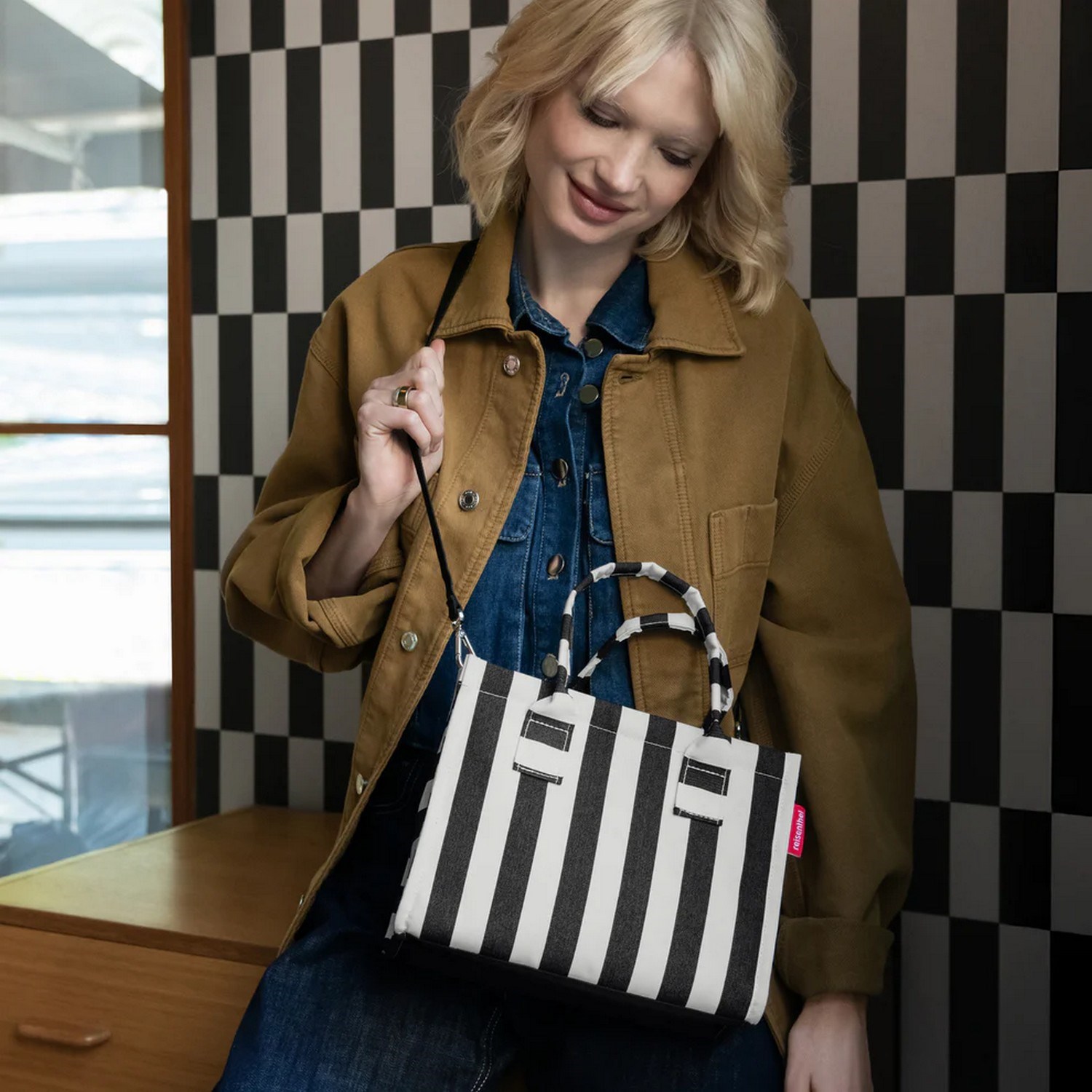 Taška přes rameno Reisenthel Daily Shopper XS summerstripes black_0