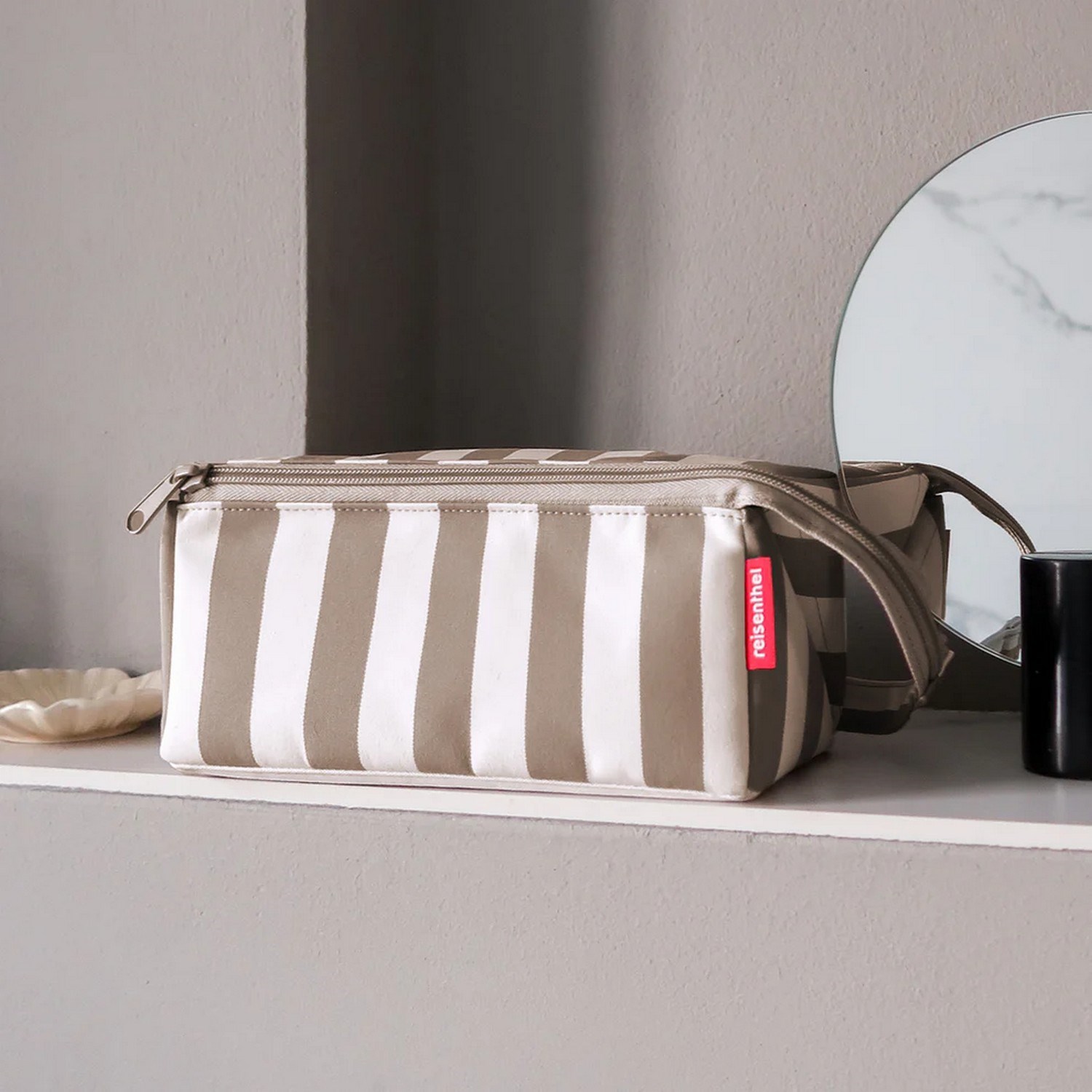 Kosmetická taška Reisenthel Fold Case summerstripes coffee_1