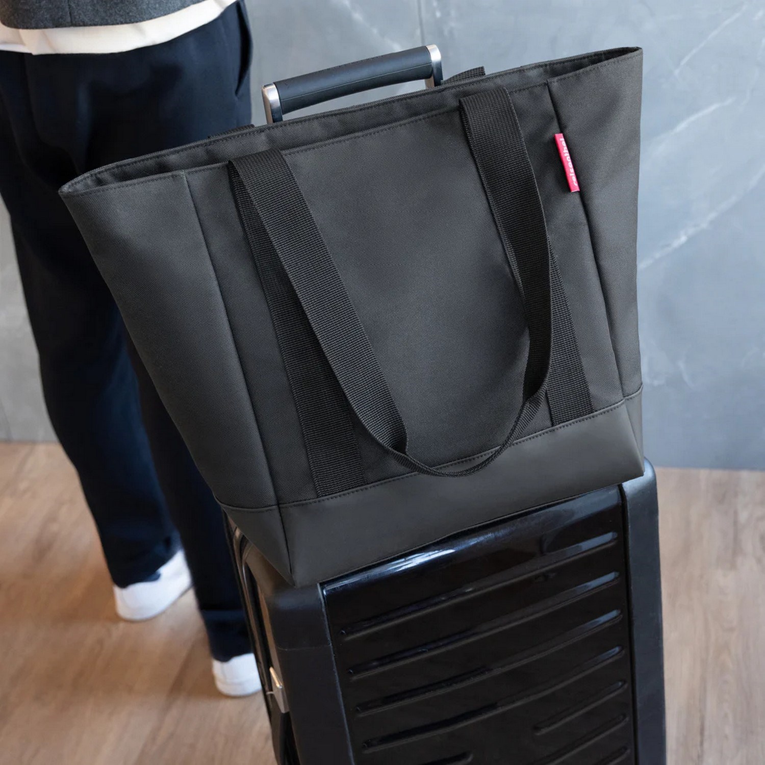 Cestovní taška Reisenthel Travelshopper black_1