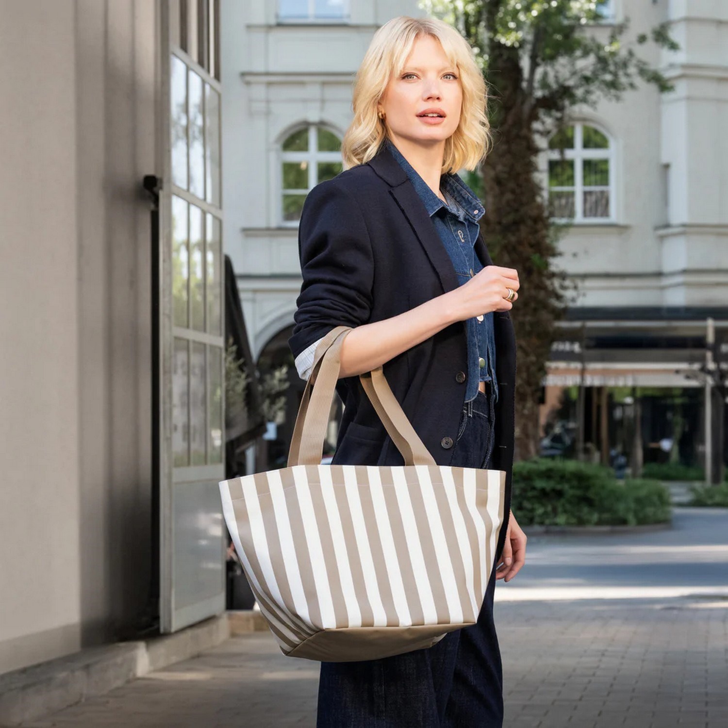 Taška přes rameno Reisenthel Shopper M summerstripes coffee_0