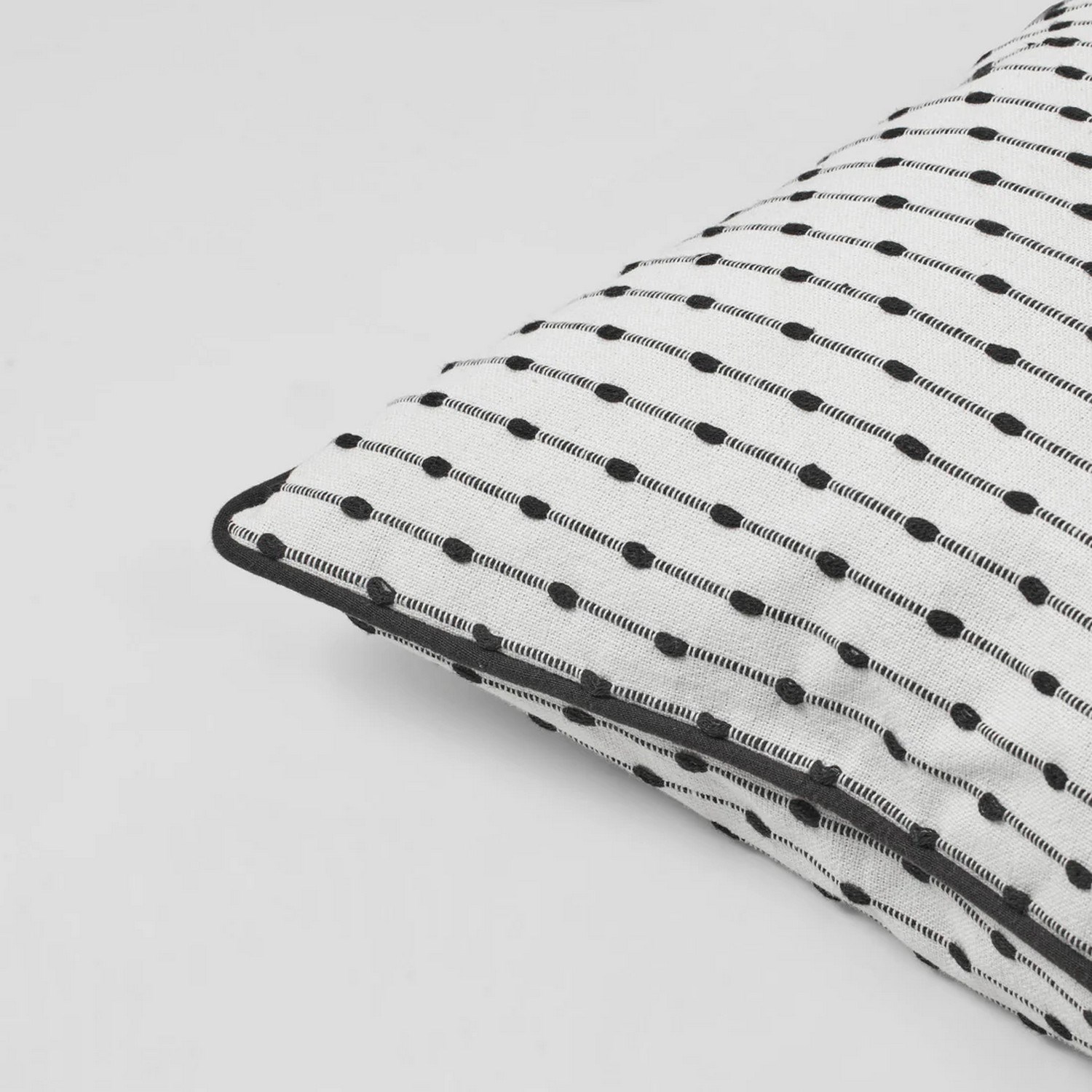 Povlak na polštář Broste SUE 40x60 cm bíločerný_1